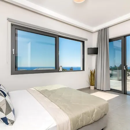 Villa Alonaki Sea View By Plus *